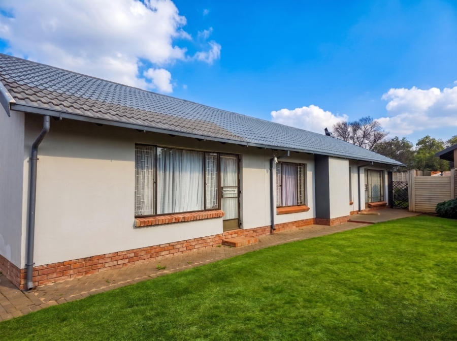 3 Bedroom Property for Sale in Pellissier Free State